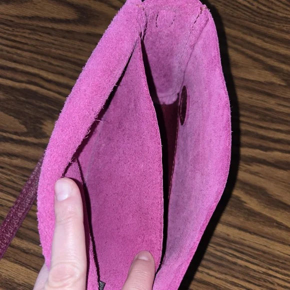 Portland Leather Fuchsia Crossbody Bag - Picture 6 of 7